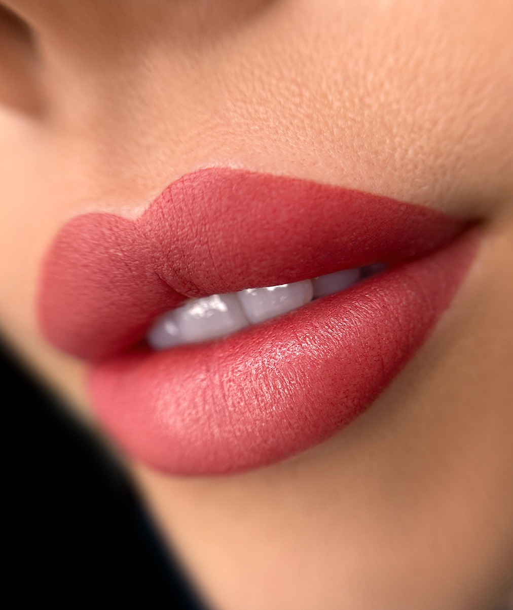 usta po szkoleniu z makijażu permanentnego